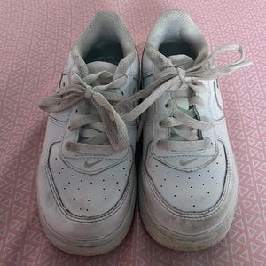 White Nike Uptown’s